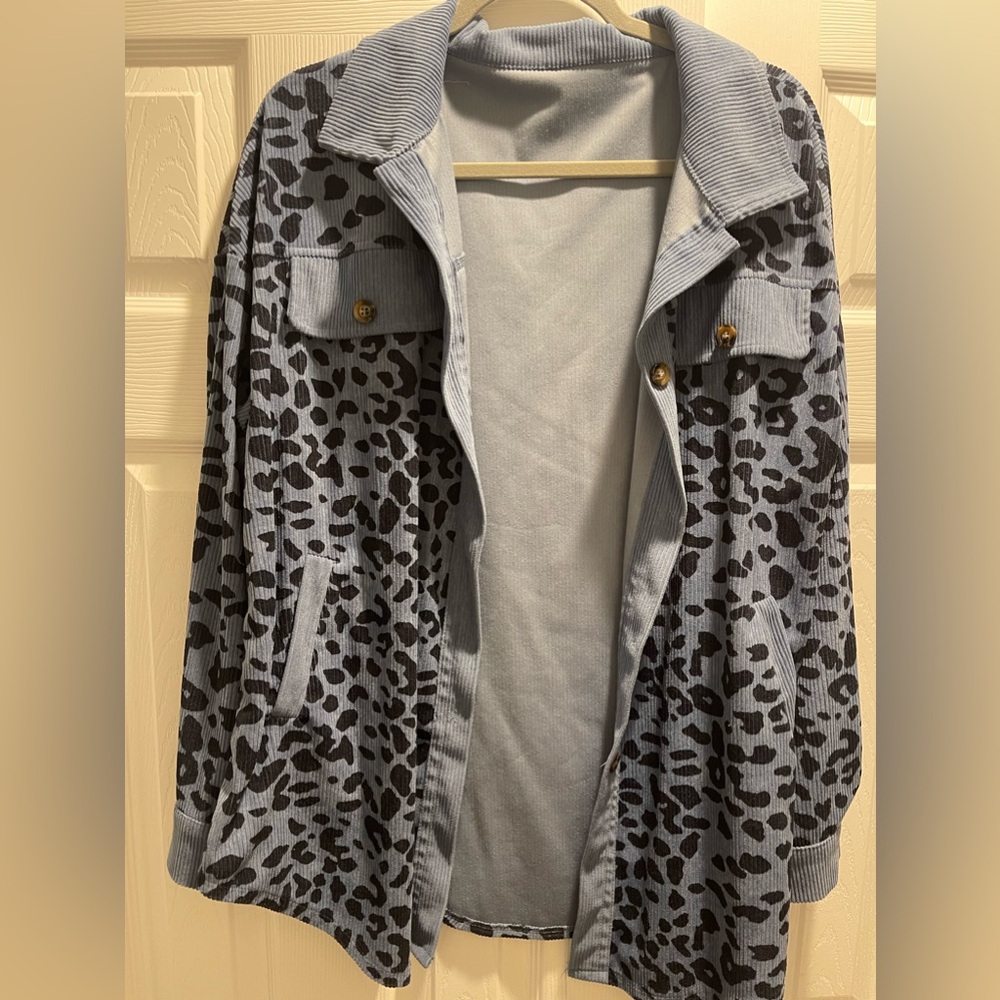 Blue and leopard print medium weighted shacket